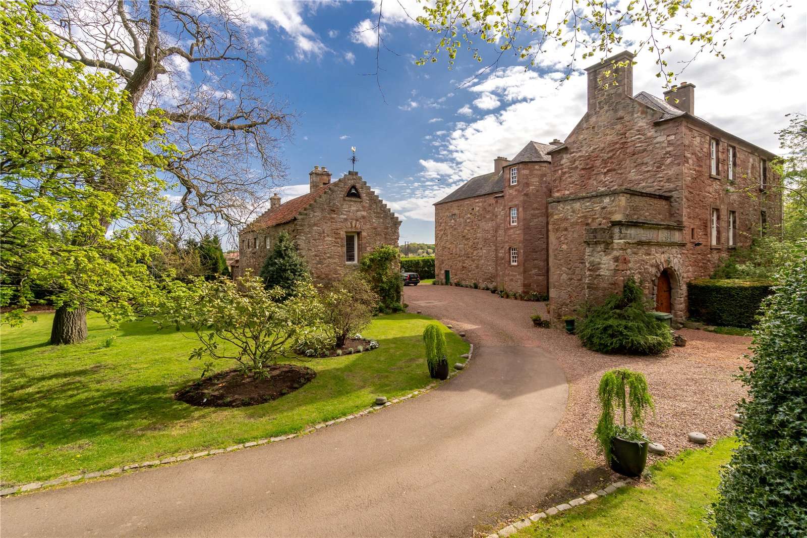A modern open-plan luxury villa near Bath