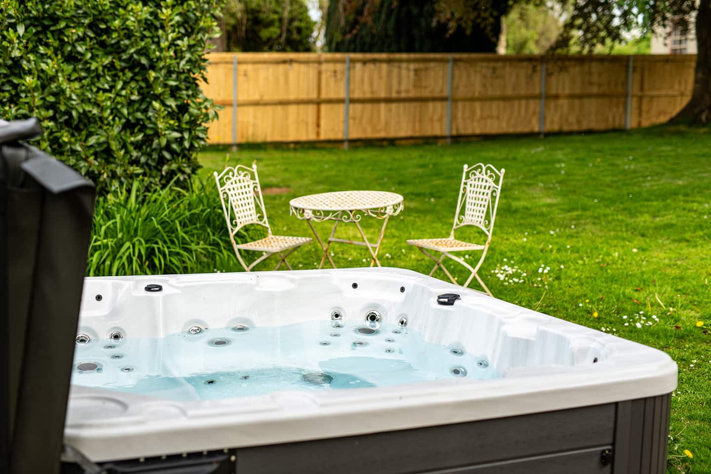 Hot tub in the private garden