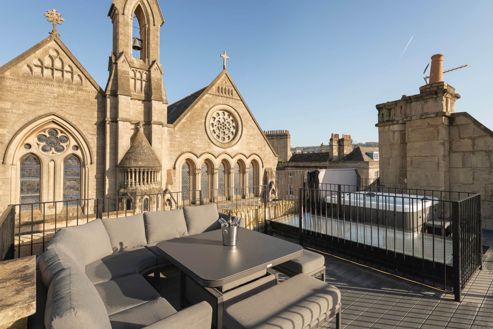 Rooftop Townhouse, central Bath