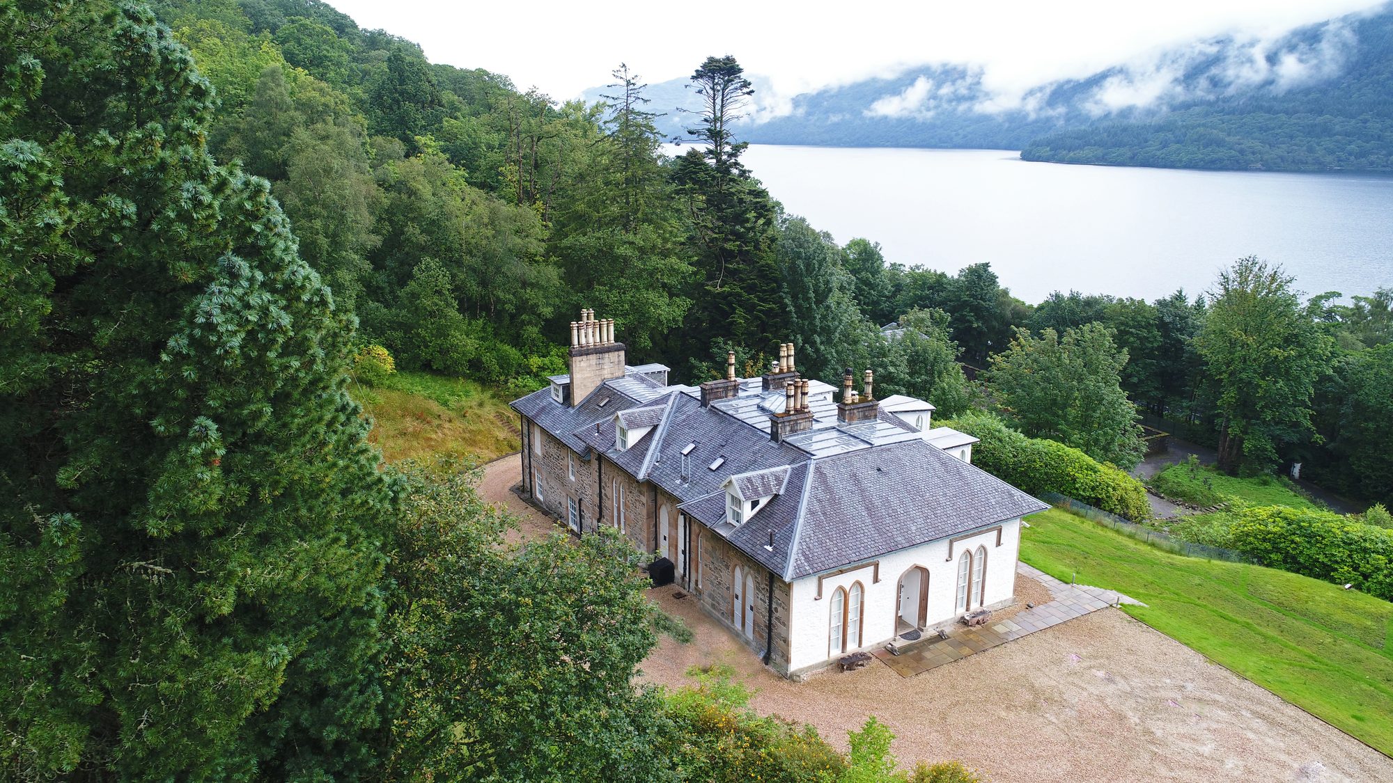 Sequoia House, large hen party house on Loch Lomond