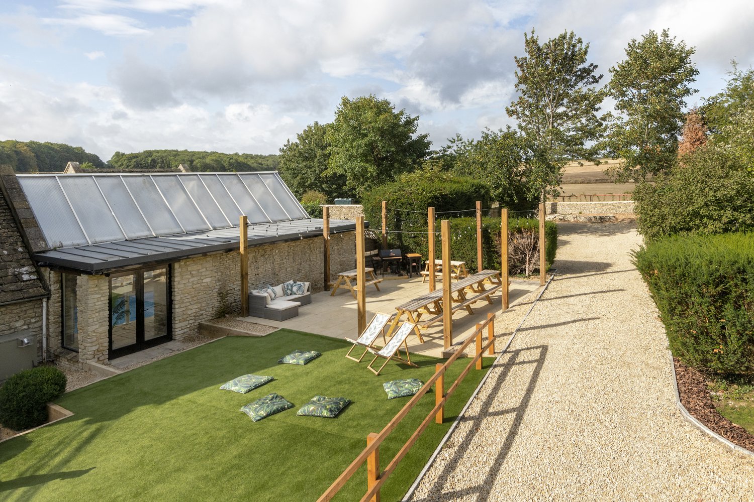 Cotswolds hen party house garden with deck chairs and outdoor dining